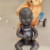 moerkhudet-gammel-skildpaddedukke-babydukkke-gammelt-legetoej